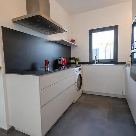 Divela, Ocean View, Private & Heated Pool Vila *