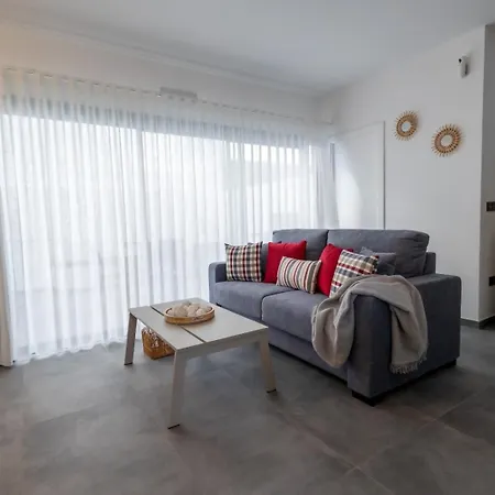 וילה Divela, Ocean View, Private & Heated Pool La Listada