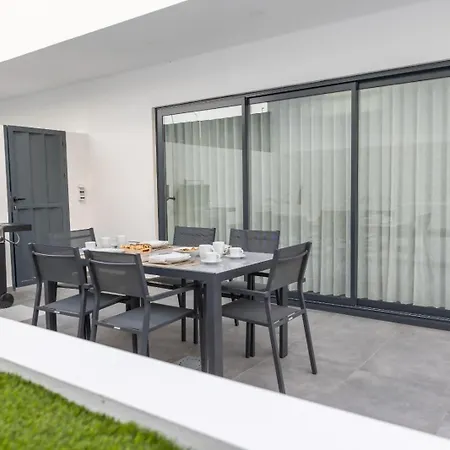 Divela, Ocean View, Private & Heated Pool וילה